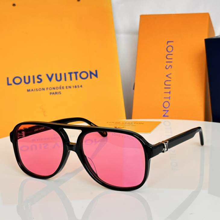 Picture of Louis Vuitton Sunglasses _SKUfw79339256fw